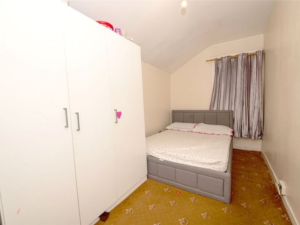 3 bed terraced house for sale in Norton Road, Reading RG1, £290,000