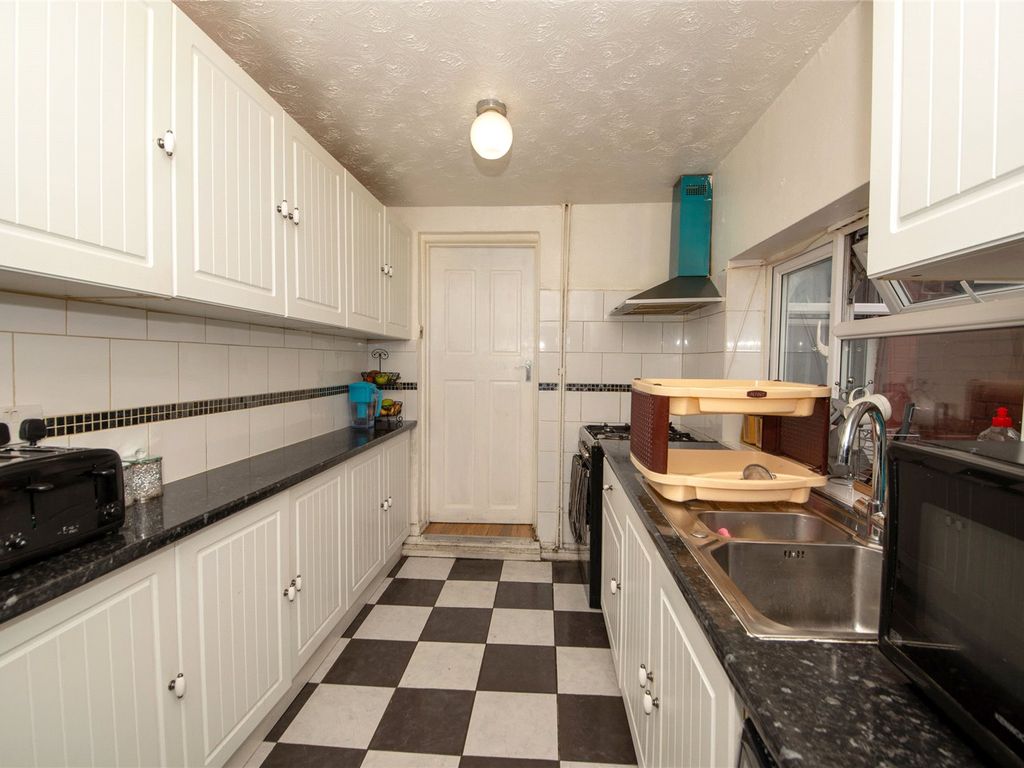 3 bed terraced house for sale in Norton Road, Reading RG1, £290,000