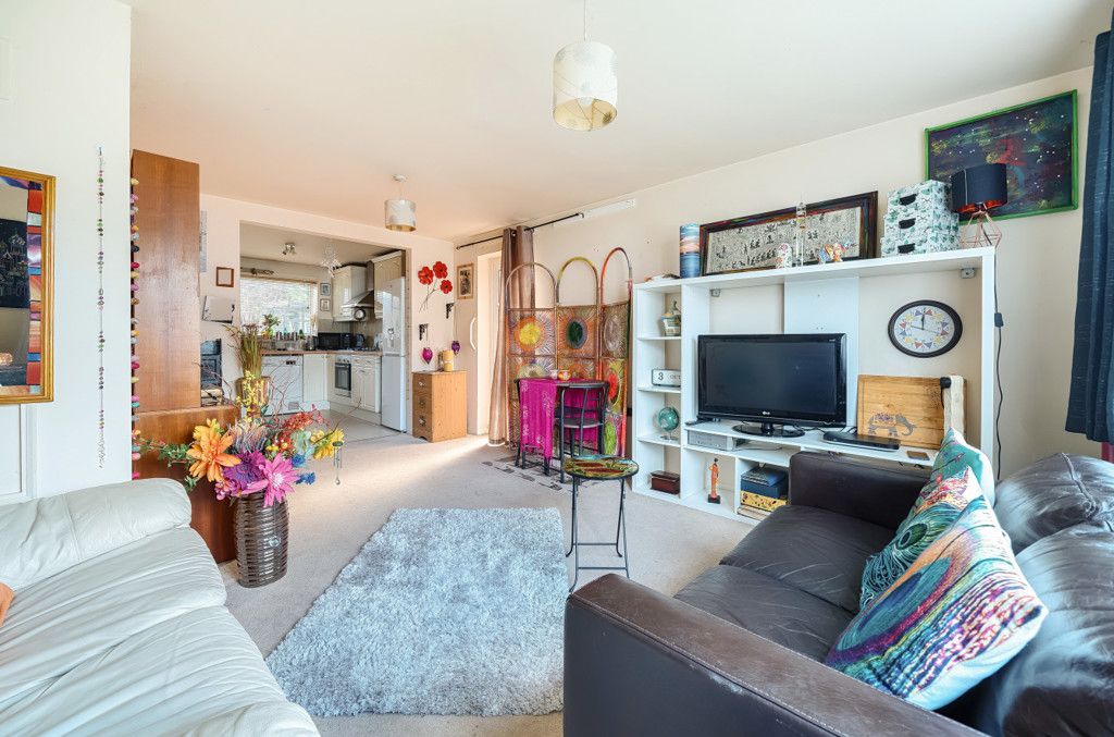 2 bed flat for sale in Farnhurst Road, Barnham, Bognor Regis PO22, £200,000