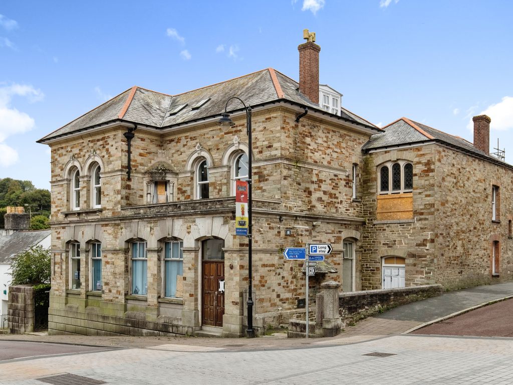 2 bed flat for sale in Mount Folly Square, Bodmin PL31, £150,000