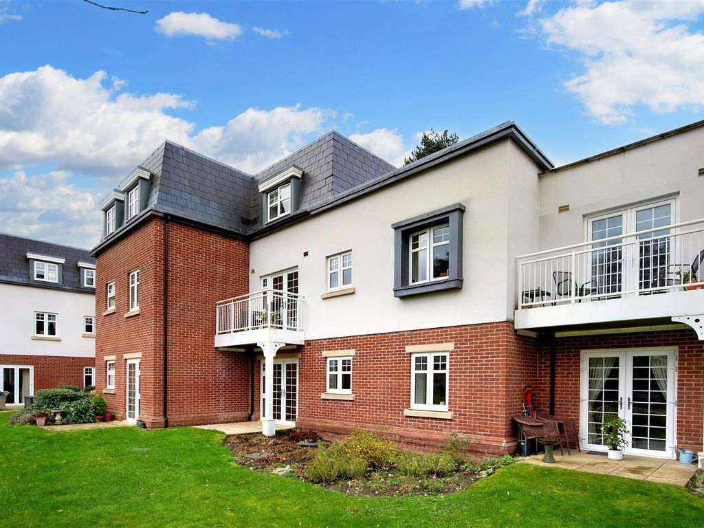1 bed flat for sale in Blossomfield Road, Solihull B91, £240,000