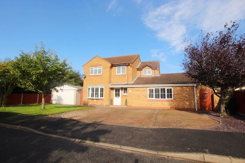 4 bed detached house for sale in Pilgrims Way, Immingham DN40, £295,000