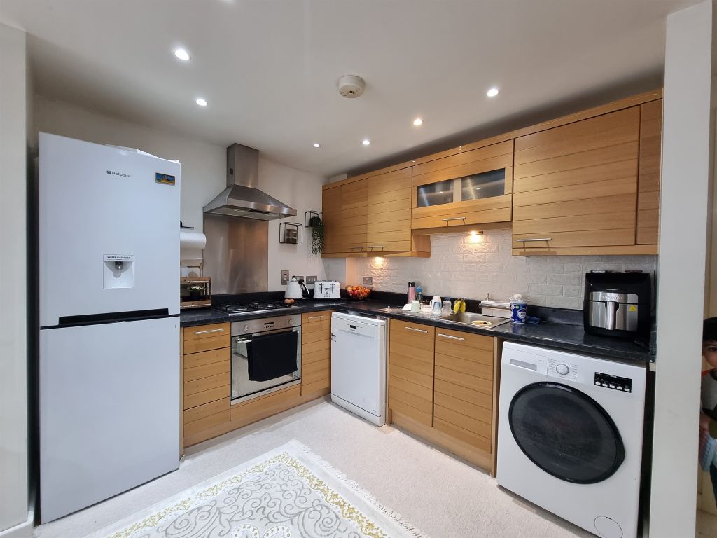 1 bed flat for sale in Moor Street, West Bromwich B70, £80,000