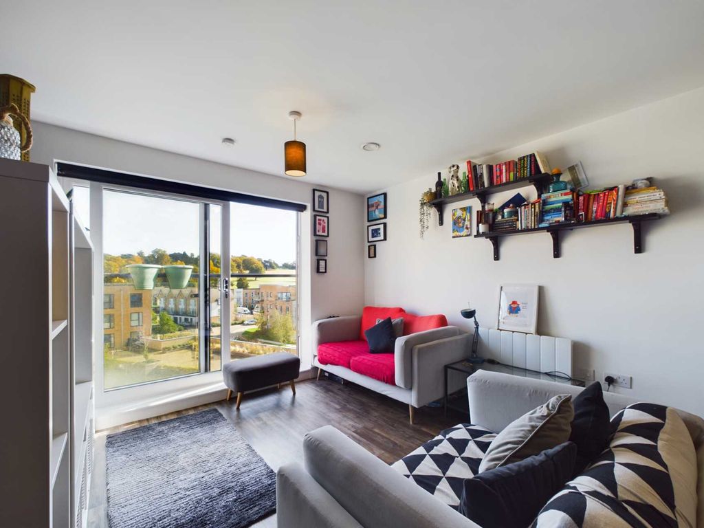 2 bed flat for sale in Longman House, Nash Mills Wharf HP3, £300,000
