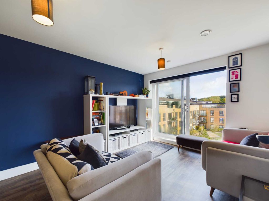 2 bed flat for sale in Longman House, Nash Mills Wharf HP3, £300,000