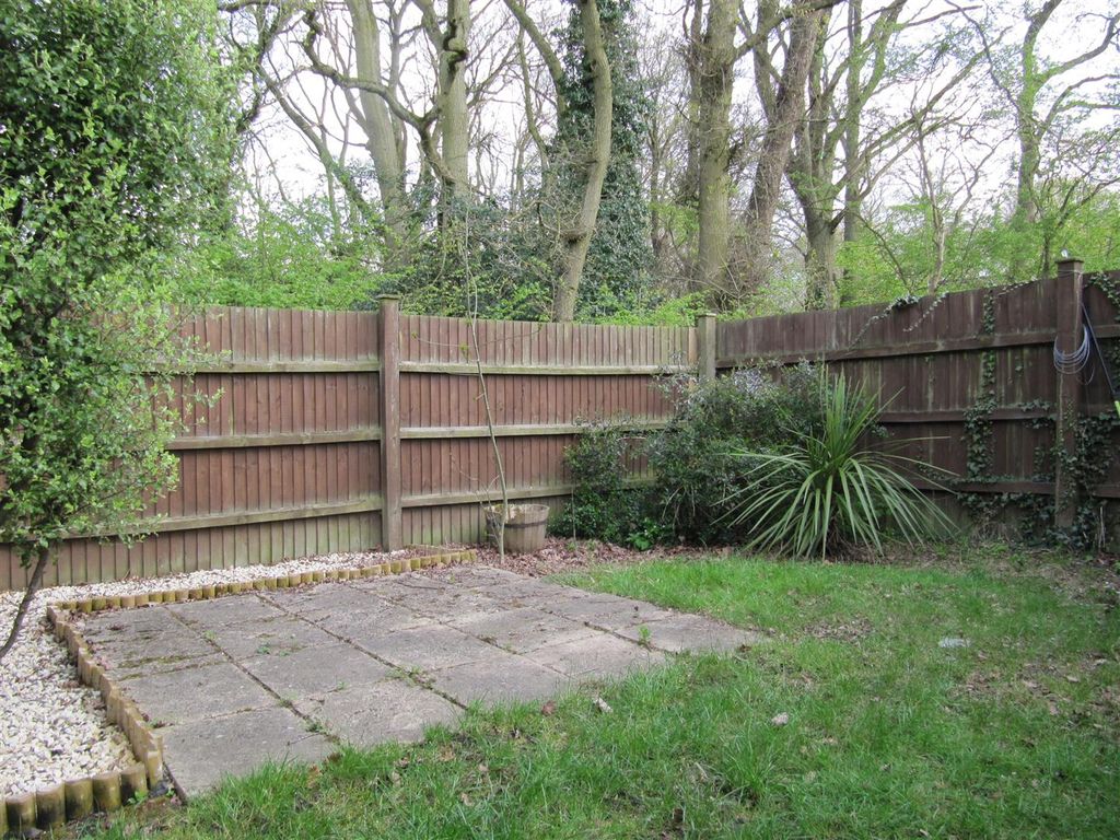 1 bed end terrace house for sale in Long Copse Chase, Chineham, Basingstoke RG24, £195,000