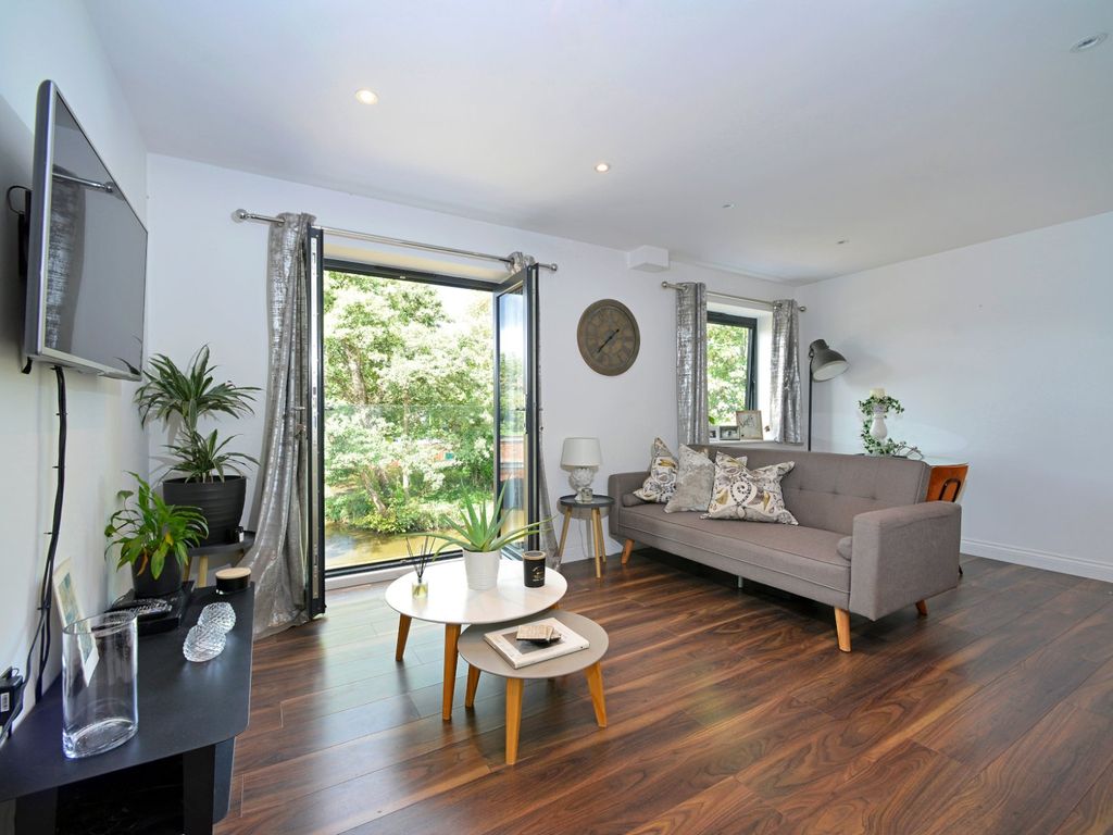 2 bed flat for sale in Godalming, Surrey GU7, £335,000