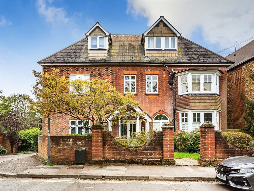 1 bed flat for sale in Nightingale Road, Guildford, Surrey GU1, £295,000