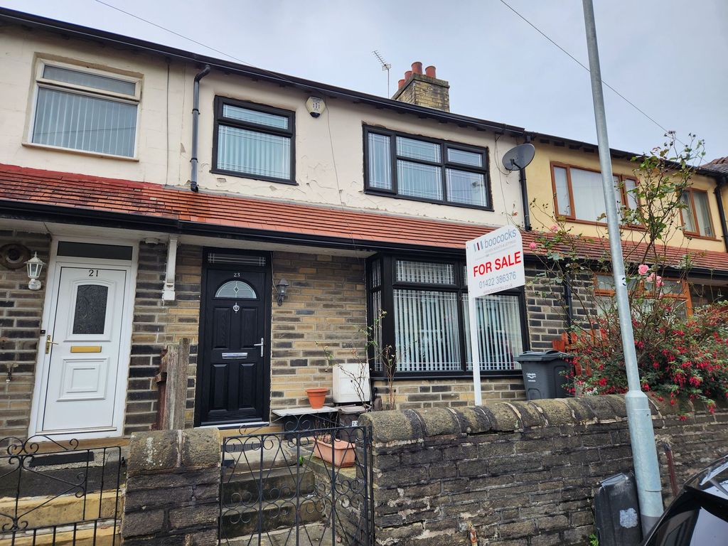 3 bed terraced house for sale in Mayfield Avenue, Halifax HX1, £145,000