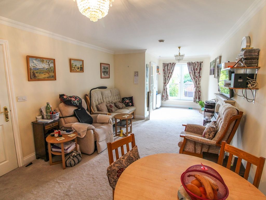 2 bed property for sale in Bath Road, Calcot, Reading RG31, £150,000