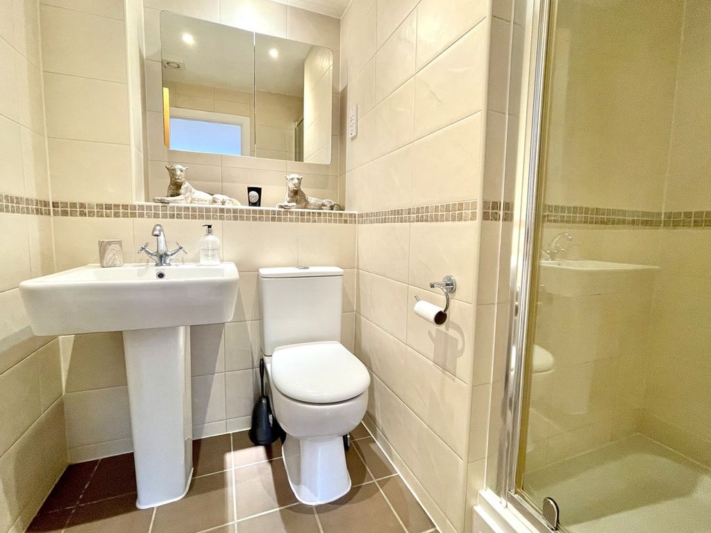 2 bed flat for sale in Branksome Wood Road, Bournemouth BH4, £315,000