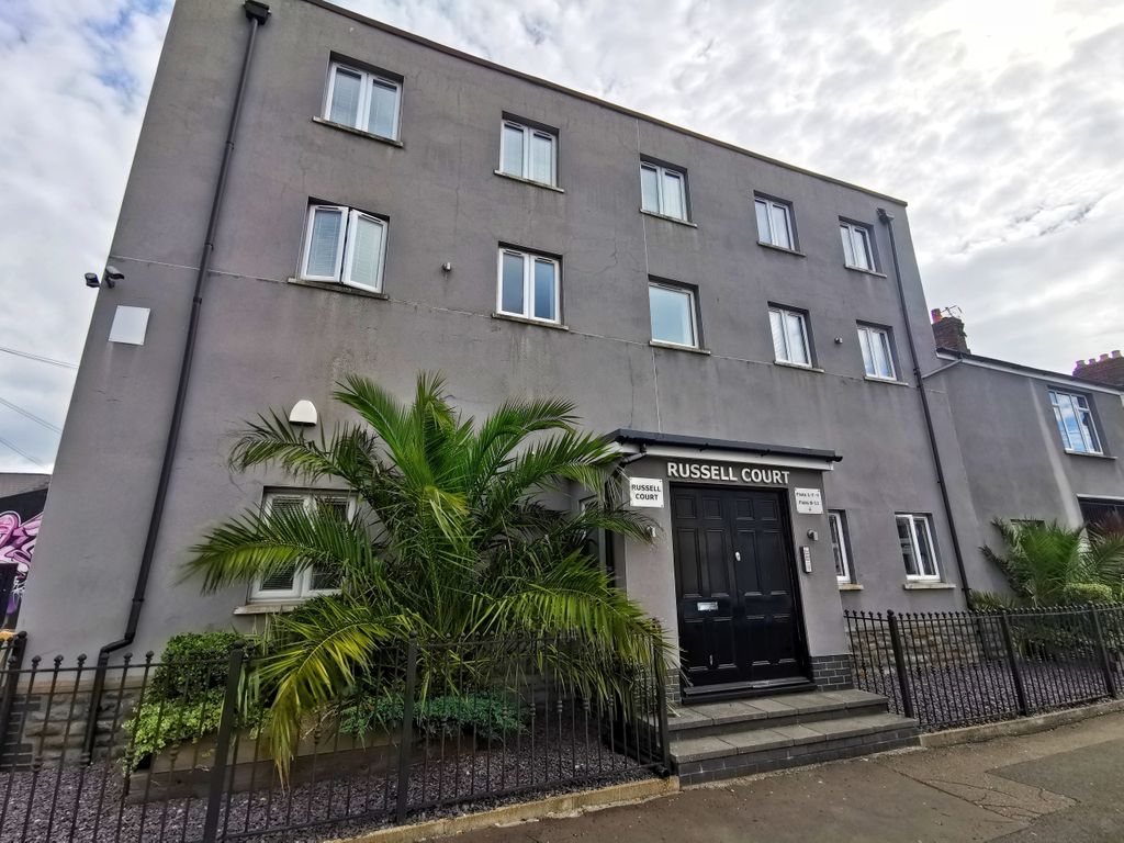 2 bed flat for sale in Russell Court, Russell Street, Cardiff CF24, £135,000