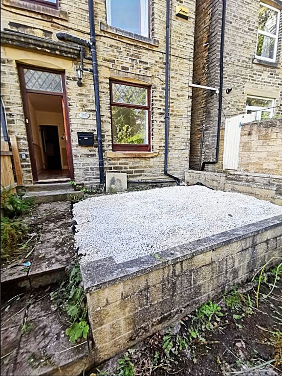 3 bed end terrace house for sale in Mill Hill Lane, Brighouse HD6, £120,000