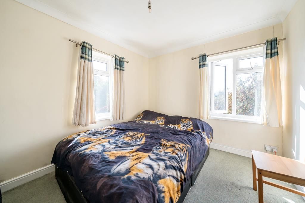 2 bed flat for sale in Windsor, Berkshire SL4, £300,000