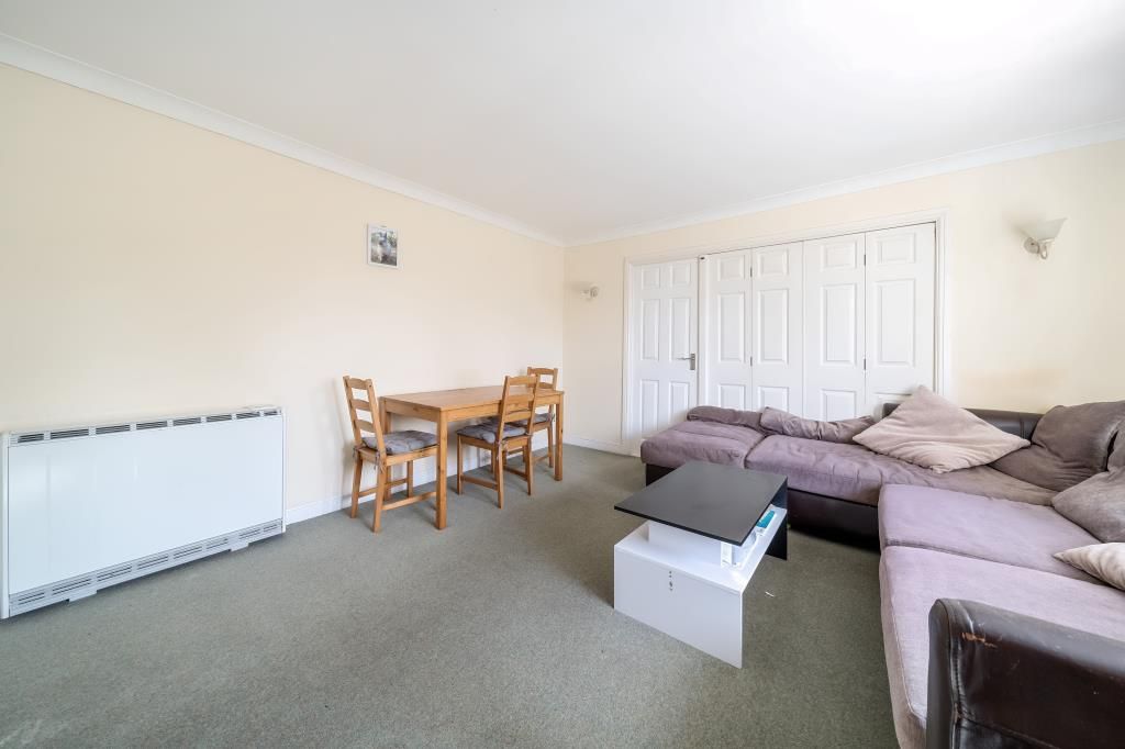 2 bed flat for sale in Windsor, Berkshire SL4, £300,000
