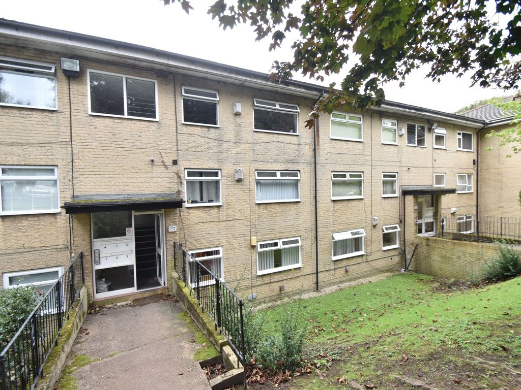 2 bed flat for sale in Links View, Hilton Lane, Prestwich M25, £130,000