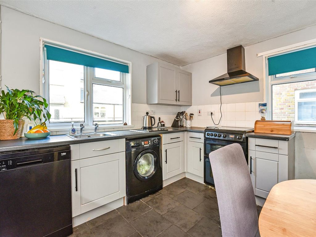 3 bed property for sale in Turin Court, Andover SP10, £230,000