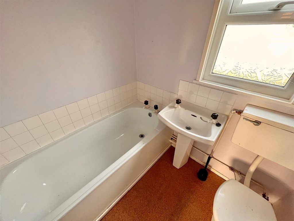 2 bed property for sale in California Road, Great Yarmouth NR29, £25,500
