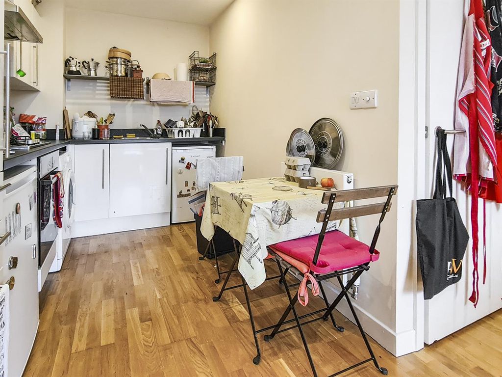 1 bed flat for sale in Castle Quay, Castle Lane, Bedford MK40, £155,000