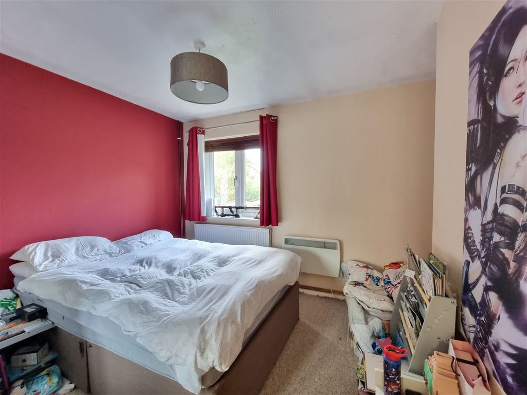 1 bed end terrace house for sale in North Hill Drive, Romford RM3, £280,000