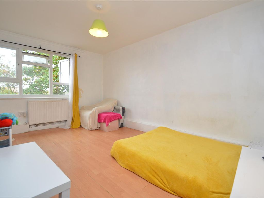 1 bed flat for sale in Katherine Road, London E6, £235,000