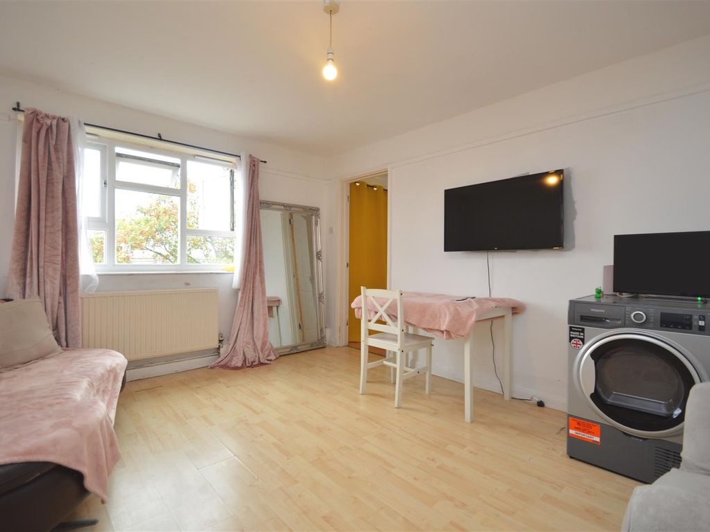 1 bed flat for sale in Katherine Road, London E6, £235,000