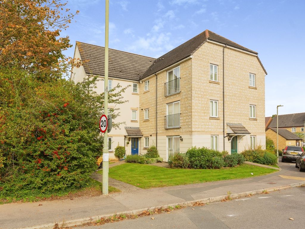 2 bed flat for sale in Thornley Close, Abingdon OX14, £240,000