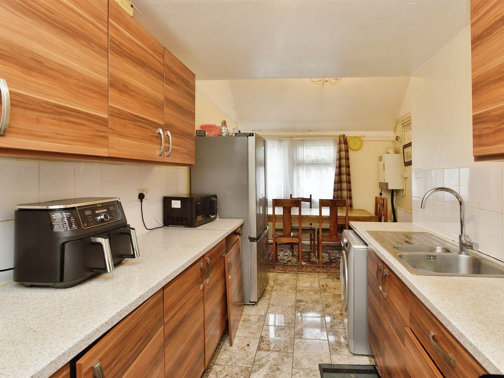 4 bed terraced house for sale in Gibbwin, Great Linford, Milton Keynes MK14, £260,000