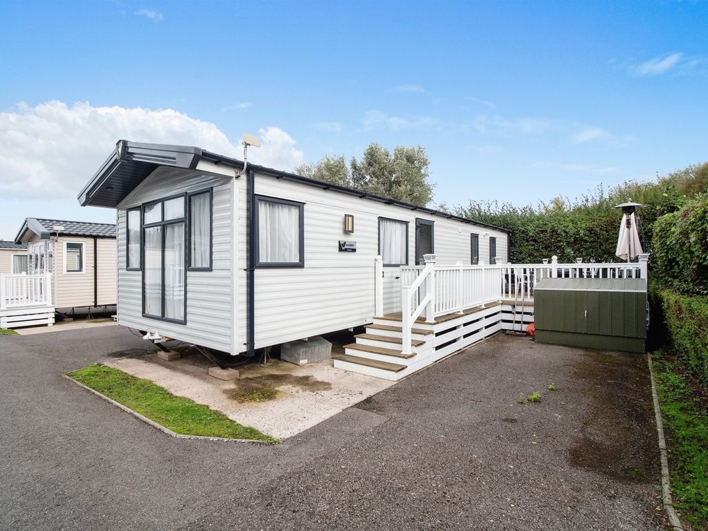 3 bed mobile/park home for sale in Bowleaze Coveway, Weymouth DT3, £65,000