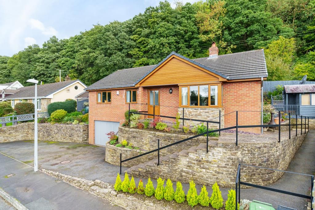 3 bed detached bungalow for sale in Knighton, Powys LD7, £300,000