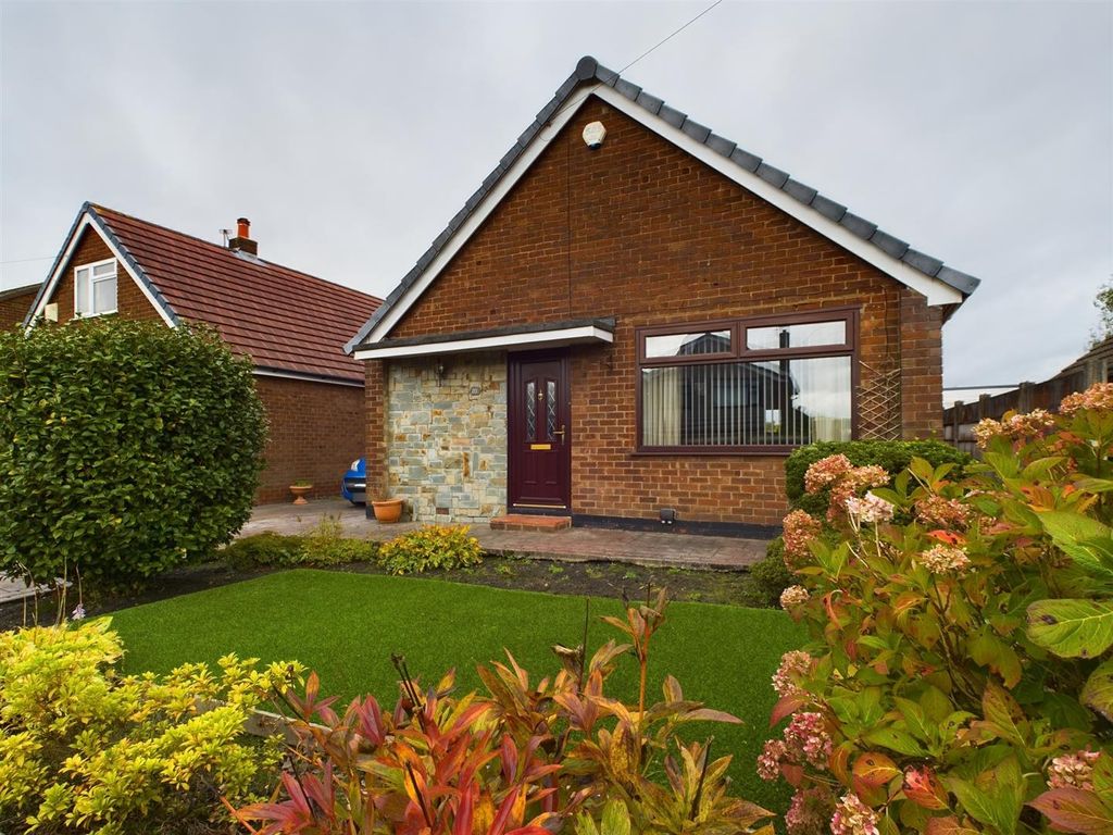4 bed detached bungalow for sale in Danby Road, Hyde SK14, £320,000