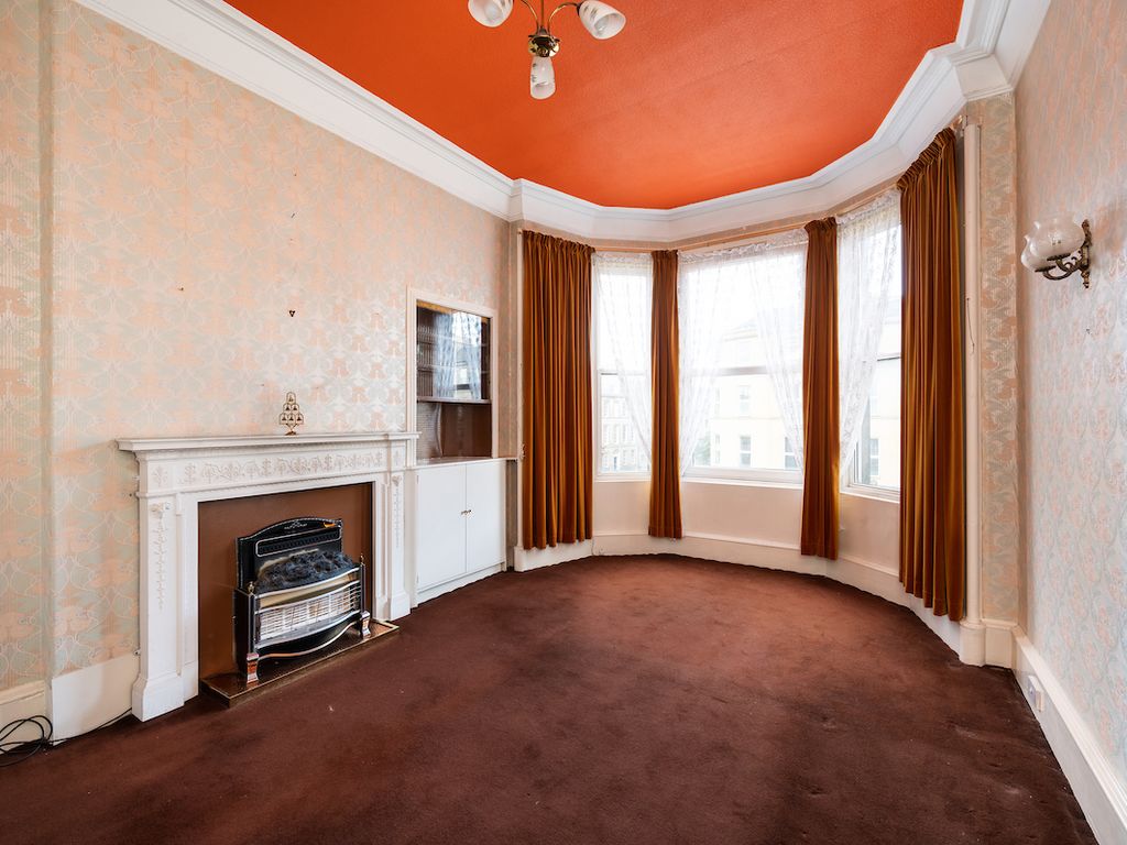 1 bed flat for sale in Elm Row, Edinburgh EH7, £190,000
