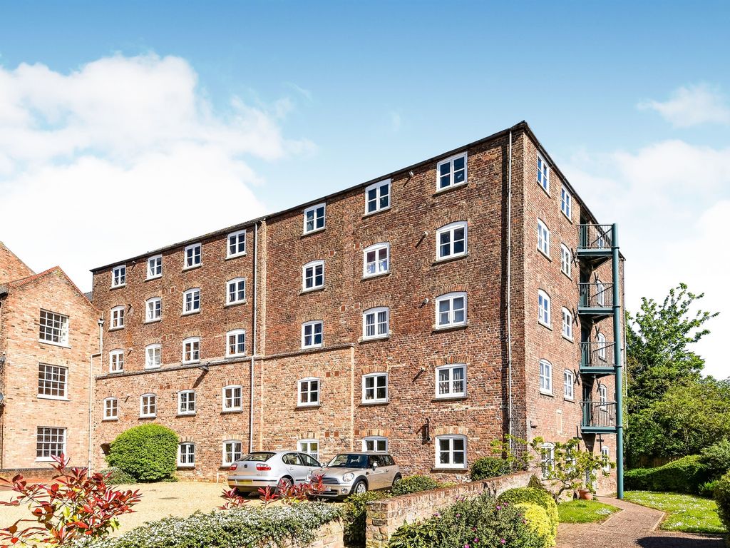 1 bed flat for sale in Old Market, Wisbech PE13, £75,000
