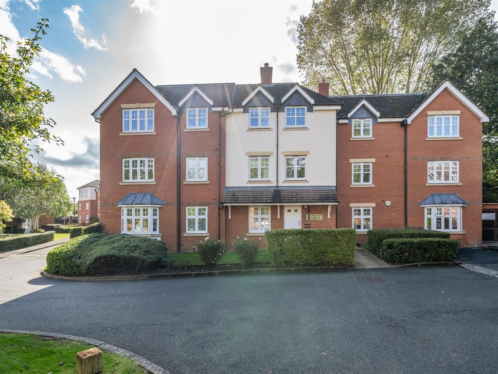 2 bed flat for sale in Chancel Court, Solihull B91, £260,000