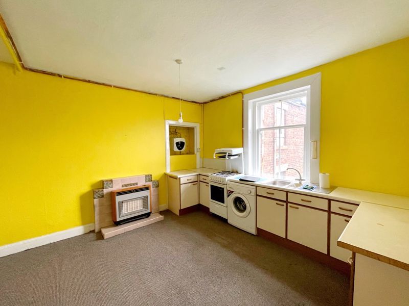 2 bed flat for sale in Sinclair Street, Helensburgh G84, £67,500