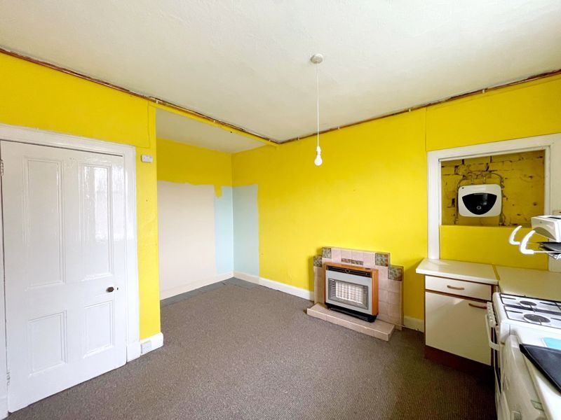 2 bed flat for sale in Sinclair Street, Helensburgh G84, £67,500