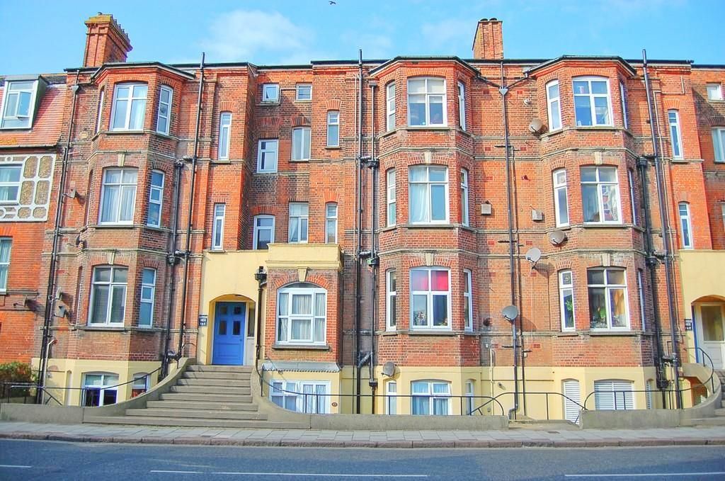 2 bed flat for sale in Prince Of Wales Road, Cromer NR27, £200,000
