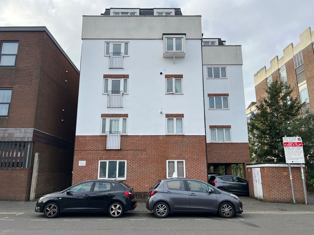 2 bed flat for sale in Vectis Way, Cosham, Portsmouth PO6, £150,000