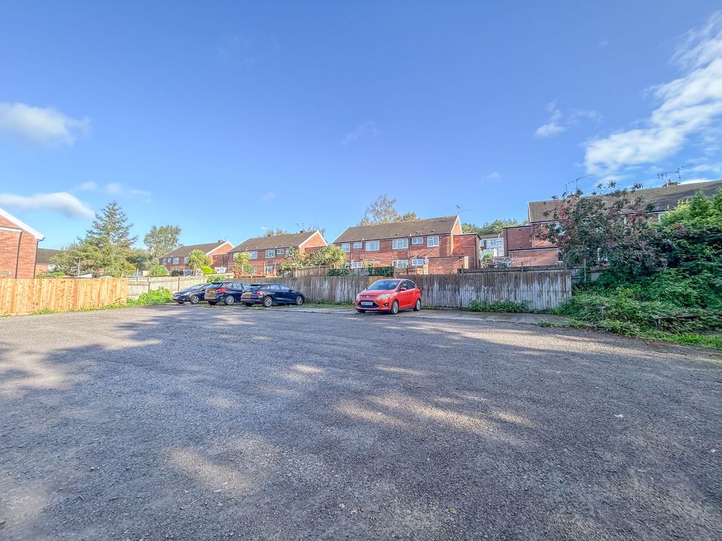2 bed flat for sale in Blackbirds Close, Rogerstone NP10, £120,000