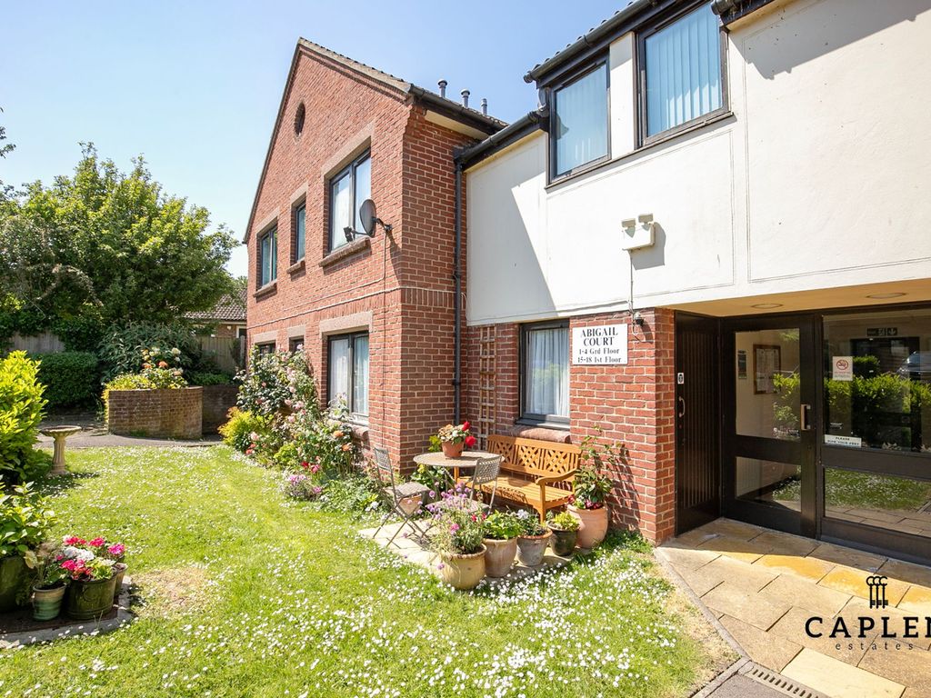 1 bed flat for sale in Abigail Court, Ongar CM5, £160,000