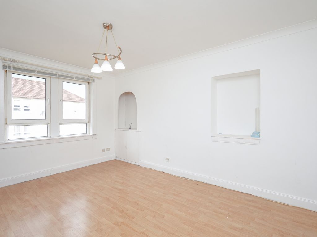 2 bed flat for sale in Wood Street, Airdrie ML6, £60,000