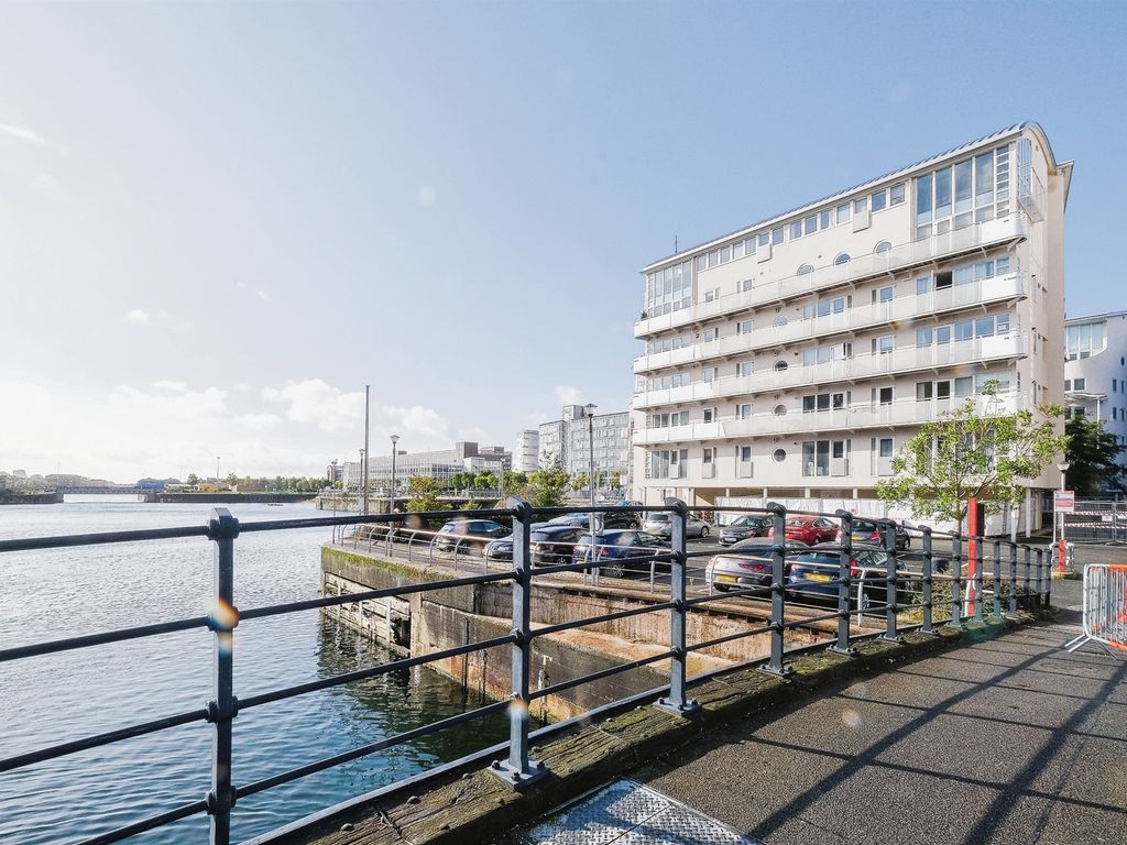 2 bed flat for sale in Royal Quay, Liverpool L3, £155,000
