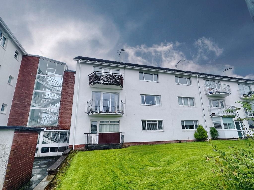 2 bed penthouse for sale in Naysmyth Bank, The Murray, East Kilbride G75, £72,000