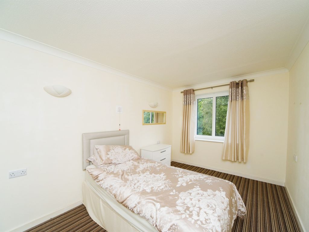 1 bed flat for sale in The Avenue, Eastbourne BN21, £85,000
