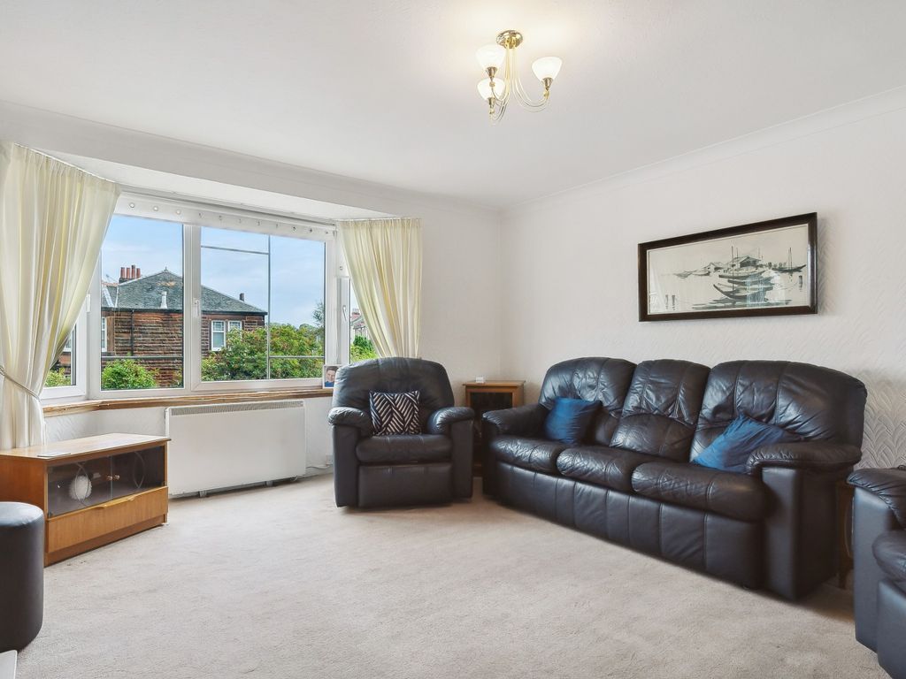 2 bed flat for sale in Carmunnock Road, Kings Park, Glasgow G44, £125,000