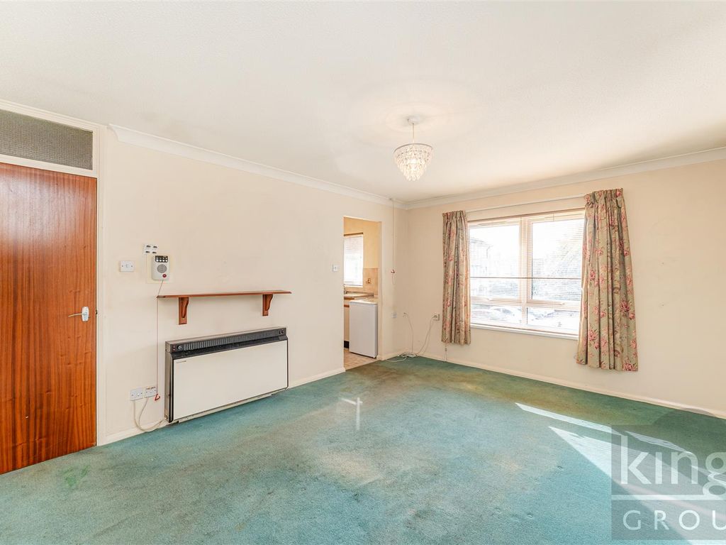 1 bed flat for sale in Glyn Road, Enfield EN3, £90,000