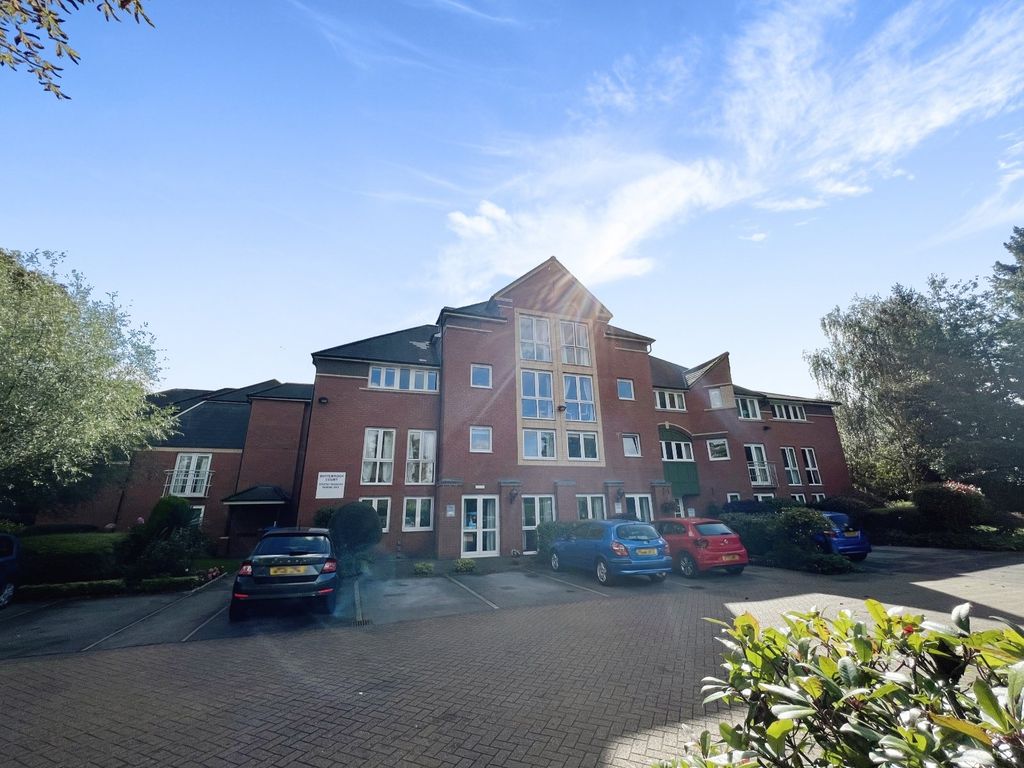 1 bed flat for sale in Whitehall Road, Sale, Greater Manchester M33, £135,000