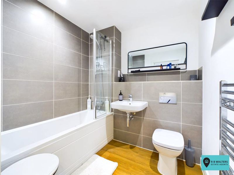 1 bed flat for sale in Hobbs Way, Gloucester GL2, £180,000