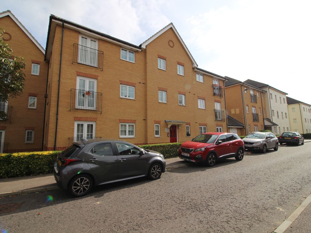 2 bed flat for sale in Panyers Gardens, Dagenham RM10, £265,000