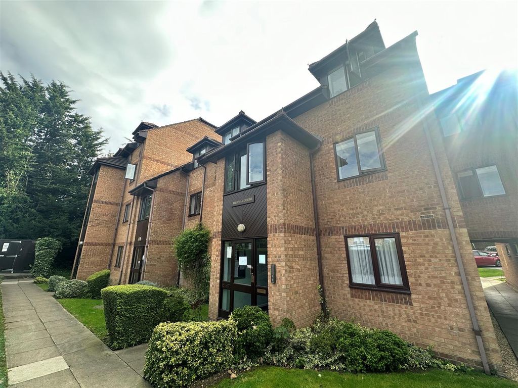 2 bed flat for sale in Rickmansworth Road, Watford WD18, £240,000